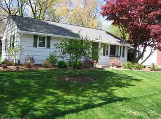 1 Woodlawn St, Enfield, CT 06082