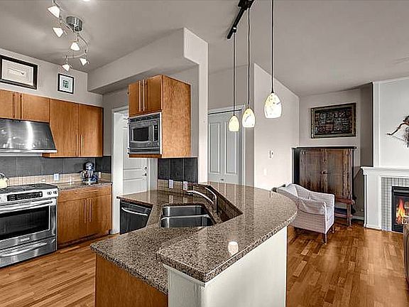 2nd image of 124 Bellevue Ave E Unit 703