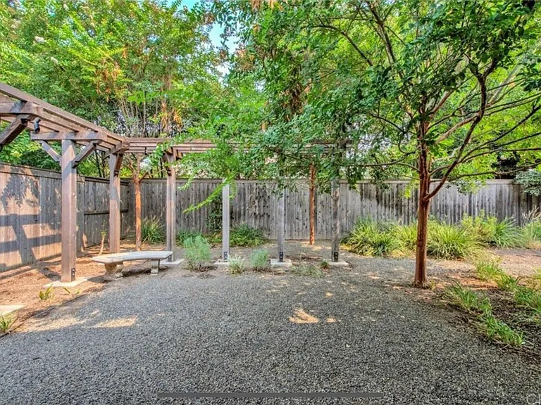 1928 Wisteria Ln — Photo 25