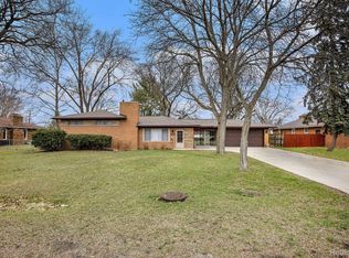 19035 Dixie Dr, Clinton Township, MI 48035