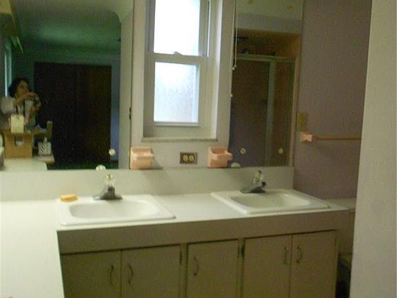 2nd image of 2732 Meadow Park Dr