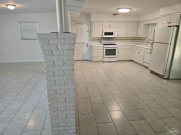 3rd image of 3915 Bonway Dr