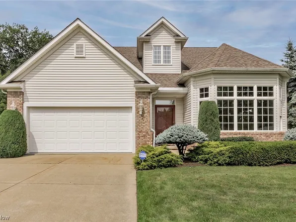 500 Stirling Dr, Highland Heights, OH 44143