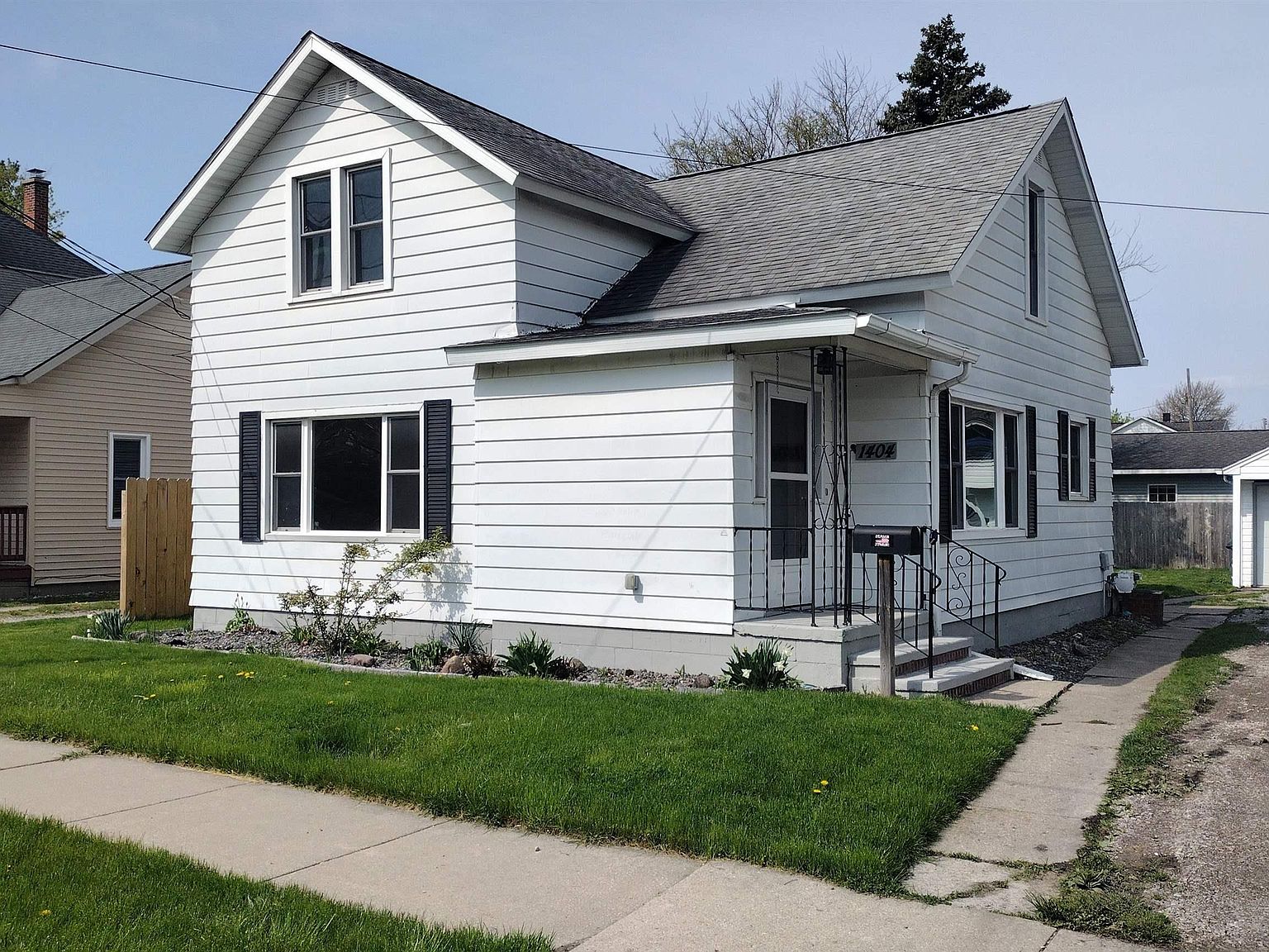 1404 S Wenona Ave, Bay City, MI 48706 Zillow