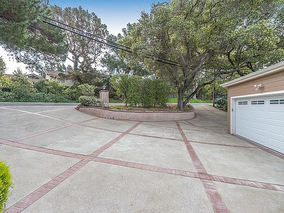 2nd image of 3066 Hillside Dr