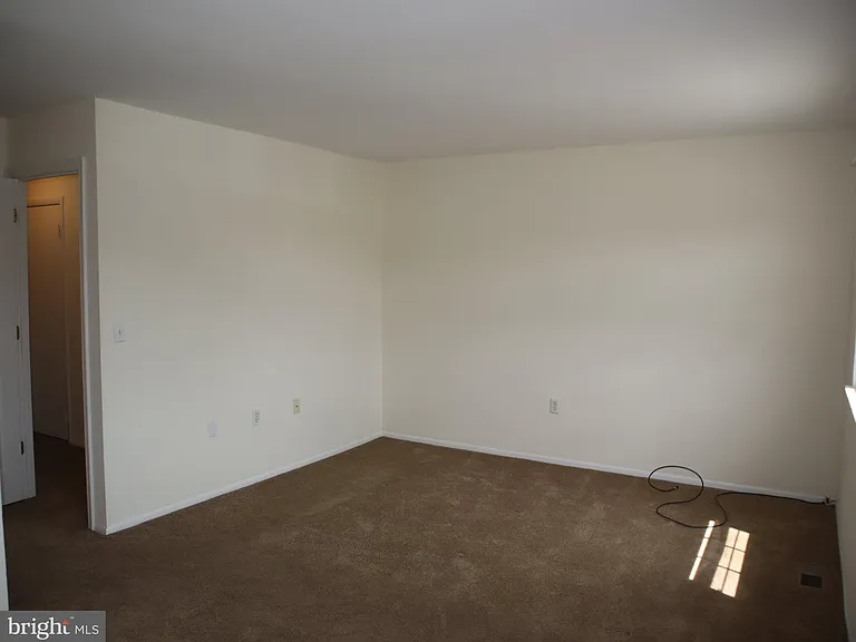 1171 S Division St — Photo 16