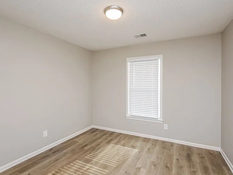 649 Edwards Ct — Photo 15