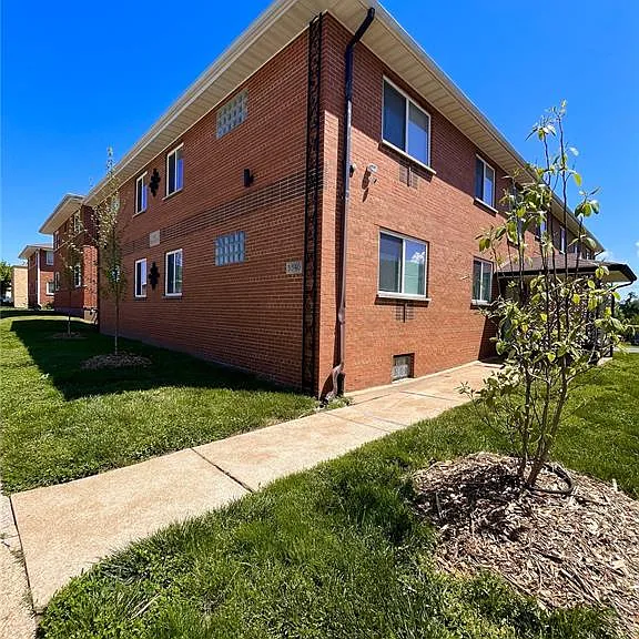 3546 Morganford Rd #8 — Photo 4