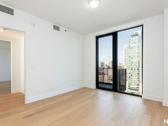5th image of 212 W 124th St #1406