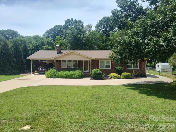 822 Rubens Rd SW, Concord, NC 28027