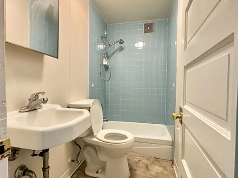 1128 Saint George St — Photo 9