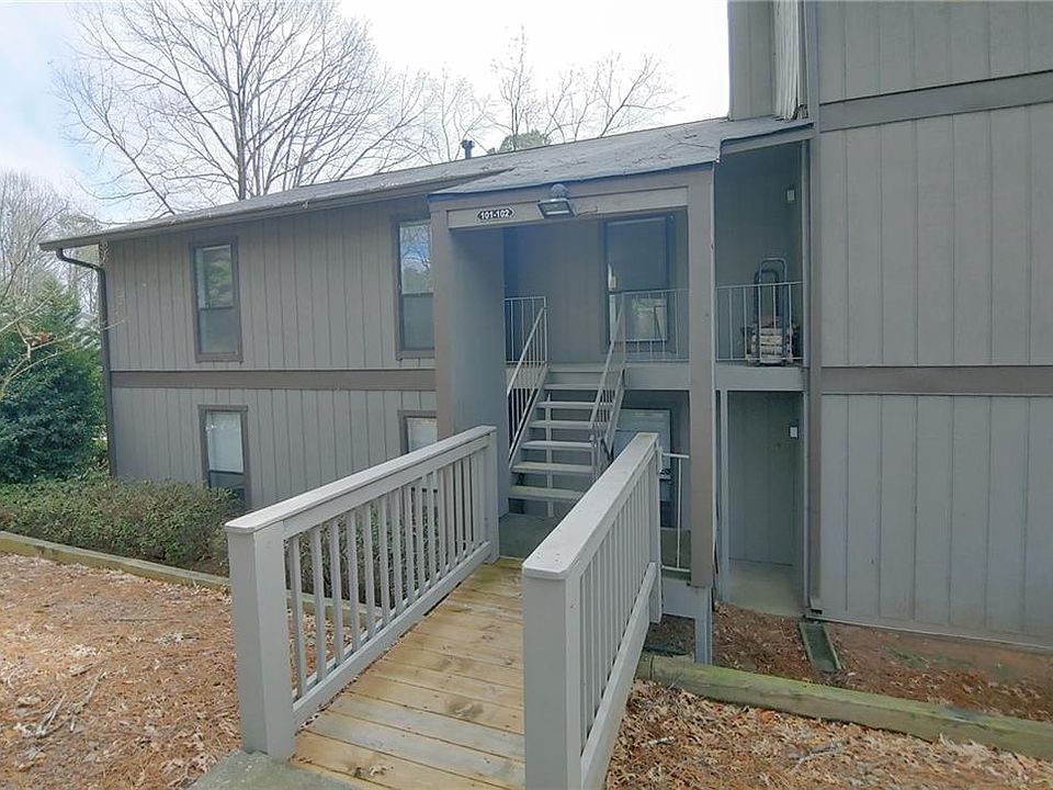 1st image of 102 Cedar Ct SE #102