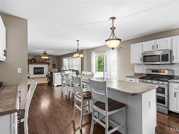 5th image of 602 Autumn Creek Dr
