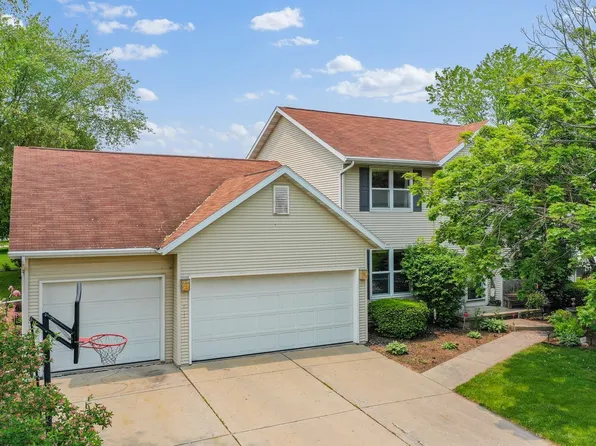 803 W Gile Cir, De Pere, WI 54115