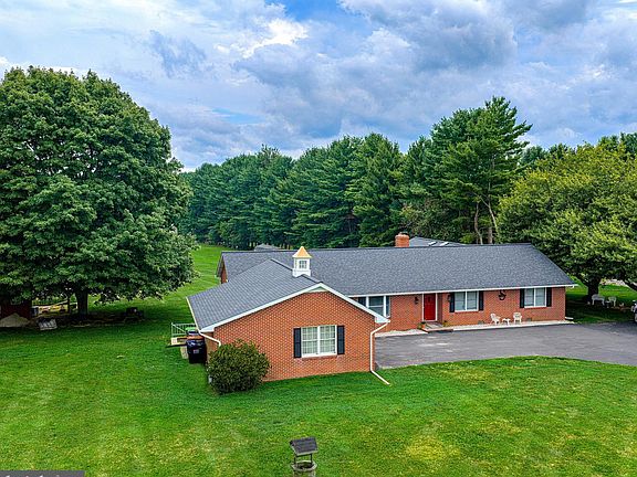 3rd image of 2625 Bradenbaugh Rd