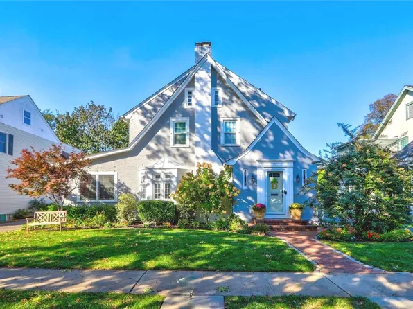 25 Yorkshire Road, Rockville Centre, NY 11570