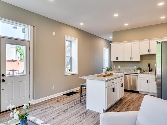 4th image of 1112 Pike St Unit 1