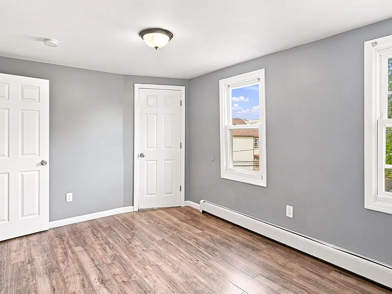 165 Central Pl — Photo 8