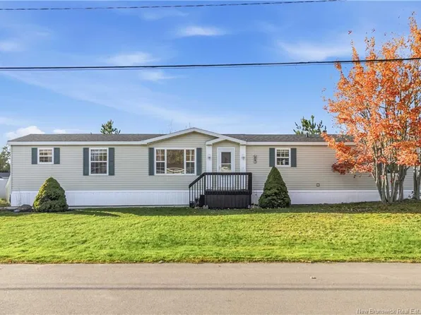 25 Saint Jean, Dieppe, NB E1A 7N1