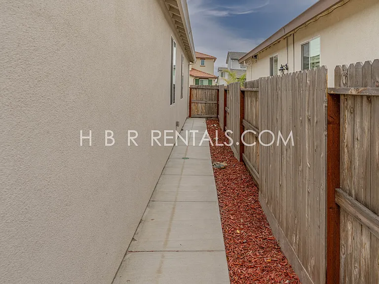 1912 Medford Ave — Photo 34