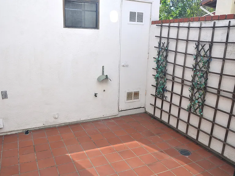 12065 Tretagnier Cir — Photo 27