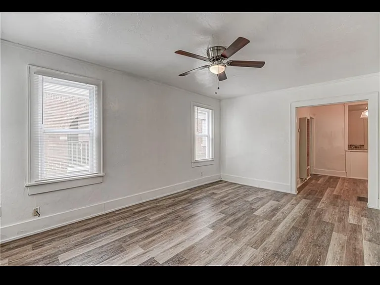 2423 NW 11th St — Photo 7