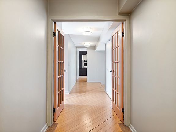 2nd image of 1430 N Astor St APT 18A