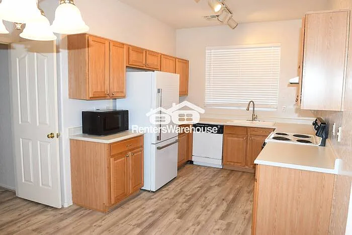 15338 W Banff Ln — Photo 12
