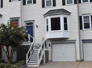 104 E Colonial Dr, Occoquan, VA 22125