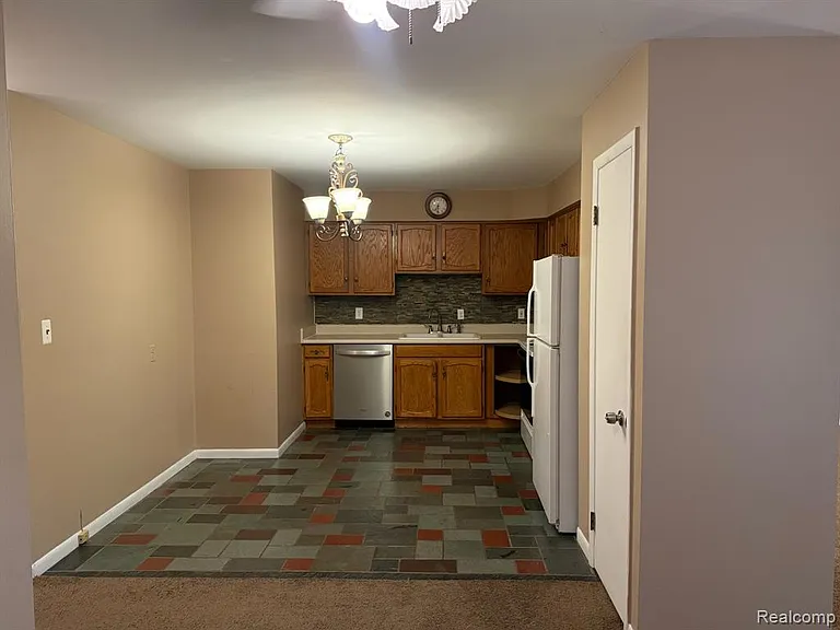 982 N Adams Rd #4 — Photo 8