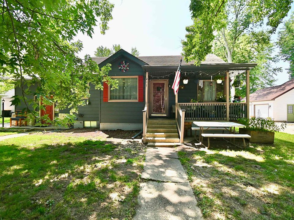 1st image of 211 W Main St