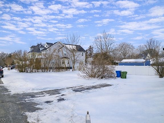 4th image of 406 Burnt Mill Rd