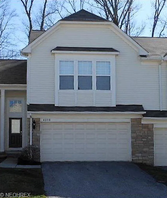 2 bed, 2.5 bath, 1600 sqft, $2,100 — Photo 1