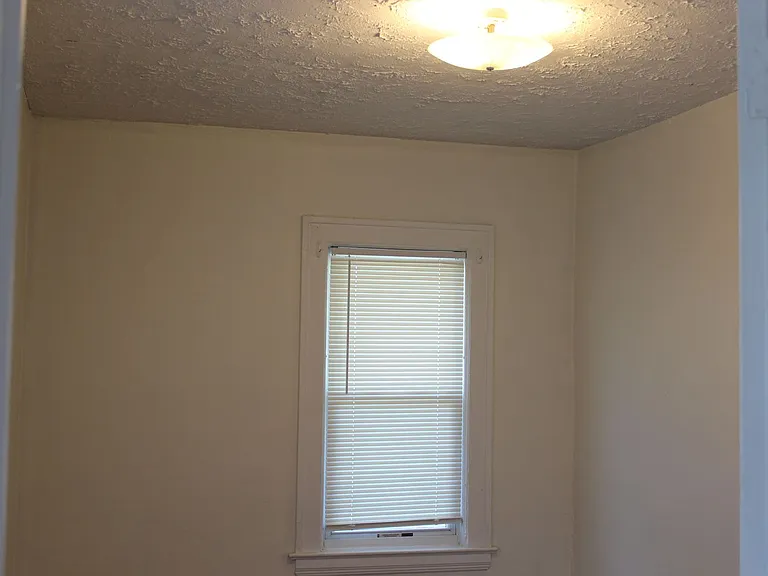 2845-2849 Mayfield Rd — Photo 7