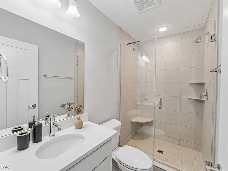 12027 Wade Park Ave — Photo 15