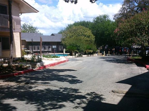 5th image of 2124 Burton Dr APT 164
