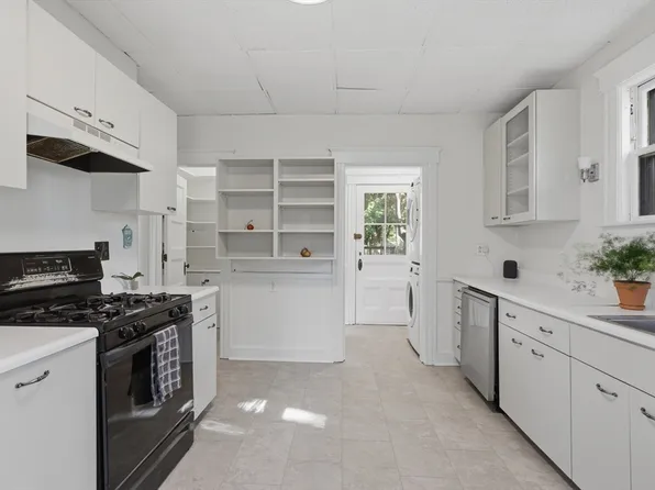 76 Grant St, Gardner, MA 01440