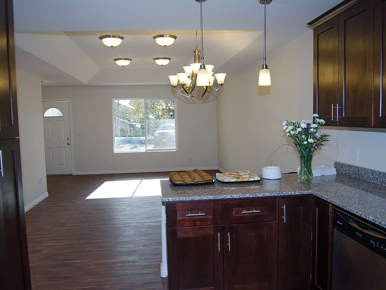 981 W Cache Dr — Photo 5