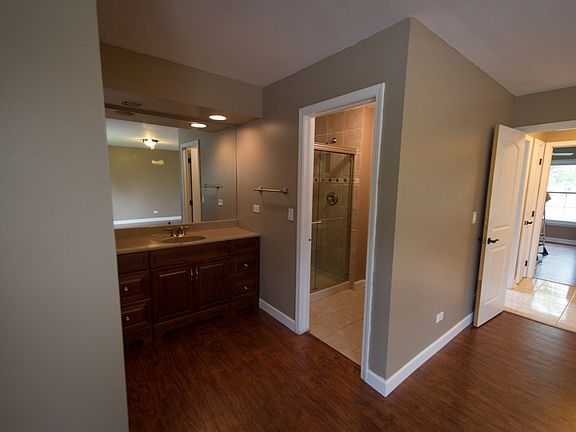 5th image of 829 Revere Ct