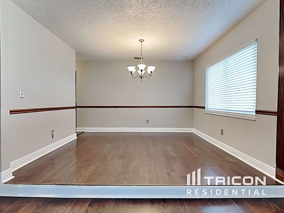 3rd image of 2421 Arborwood Dr