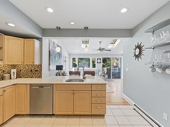 4th image of 27 Joclyn Ave