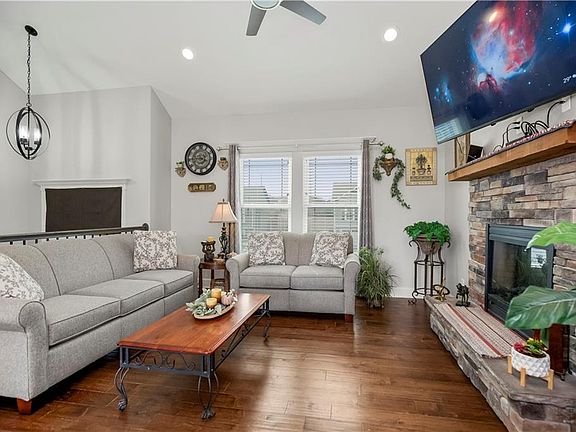 5th image of 1112 SW 10th Ter