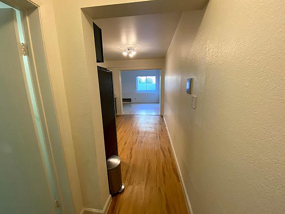 5th image of 842A 46th Ave