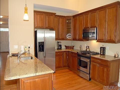 2nd image of 35 Rose Ln