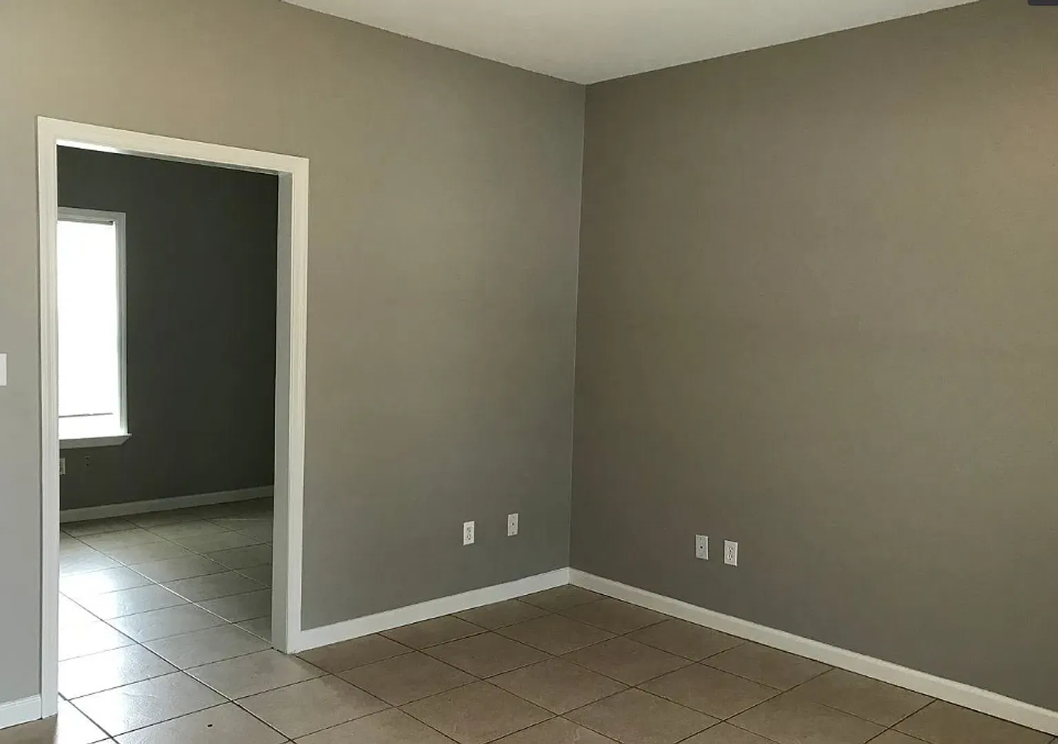 Charming 3-Bedroom Home with Fenced Backyard, Main-Level Primary Suite & Pet-Friendly Living in L... — Photo 2
