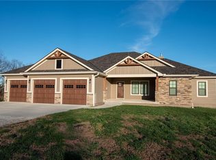 7607 S Morris Rd, Oak Grove, MO 64075