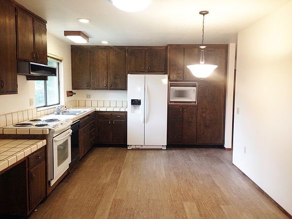 4th image of 1545 Rainier Ave