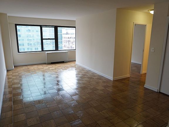 4th image of 279 E 44th St APT 18E