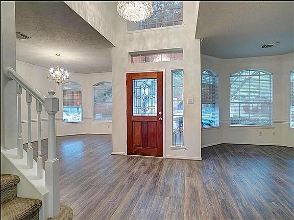 3rd image of 11927 Matagorda Ln
