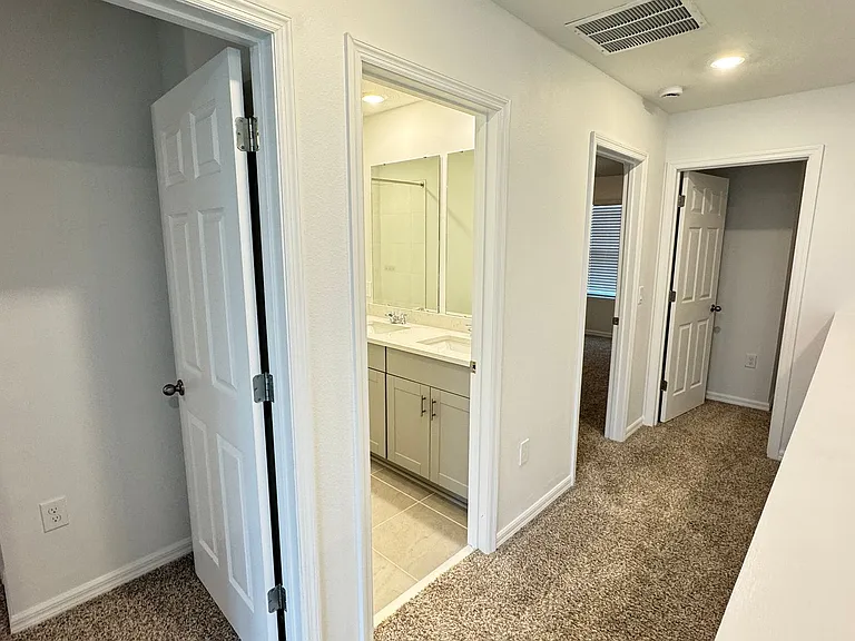 2401 White Tail St — Photo 23